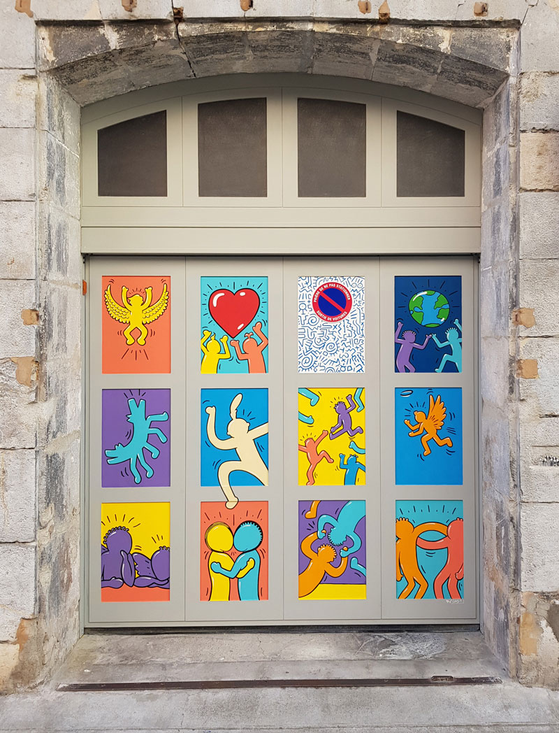 Keith-haring-vue-d'ensemble. Fresque sur porte de garage